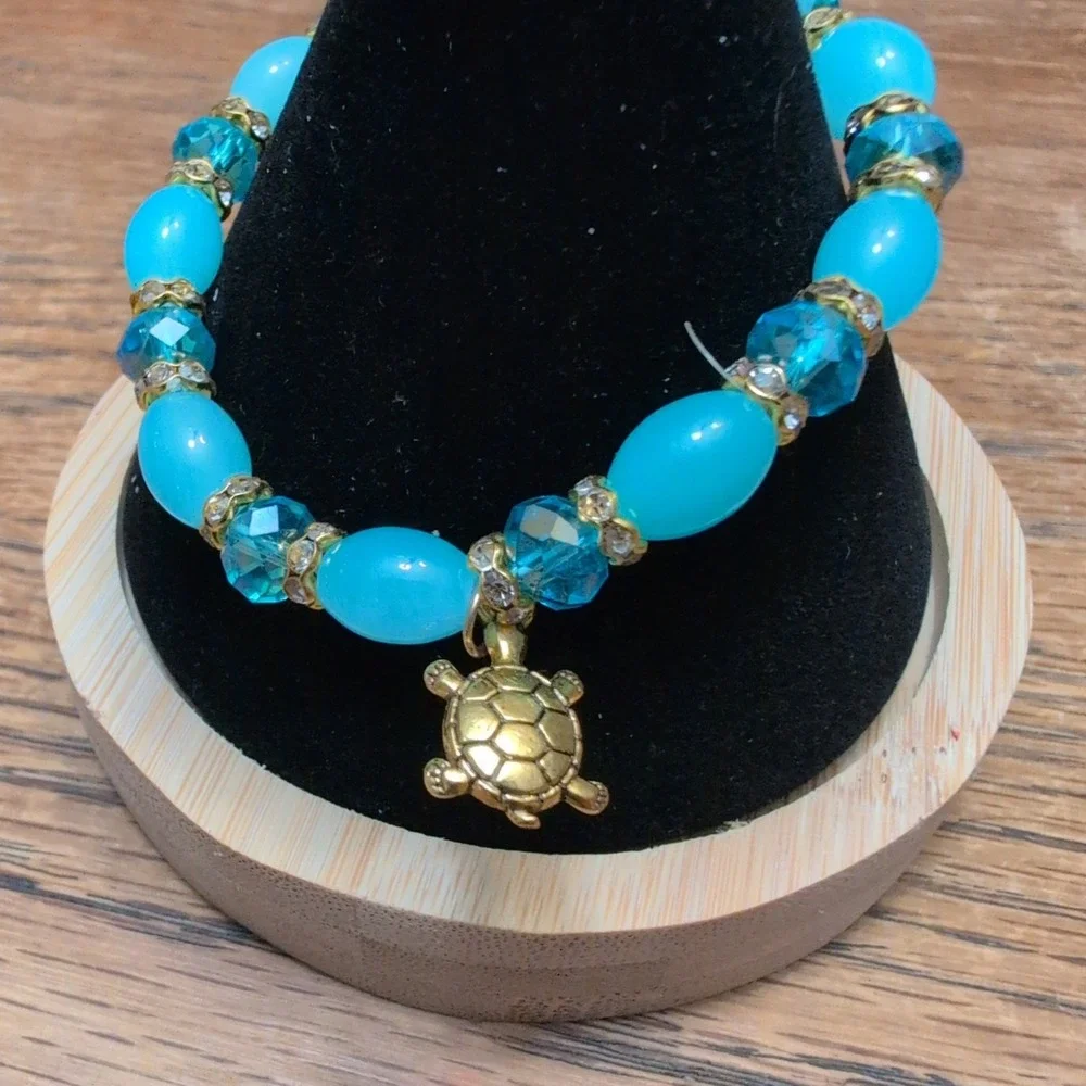 Turquoise Beaded Stretch Bracelet Set Turtle Starfish Charms Blue Clear Gold - Picture 2 of 3